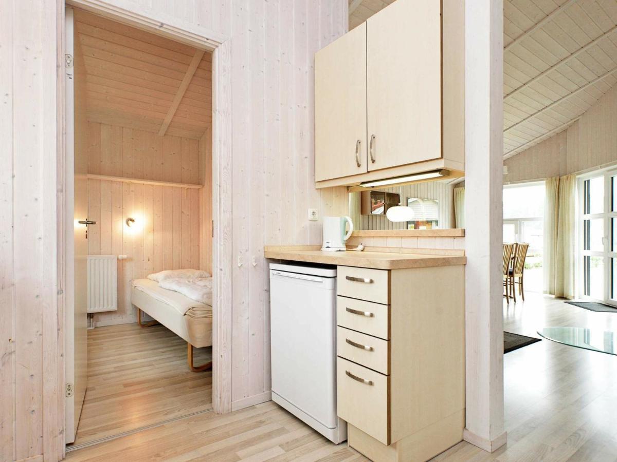 6 Person Holiday Home In 그로미츠 외부 사진